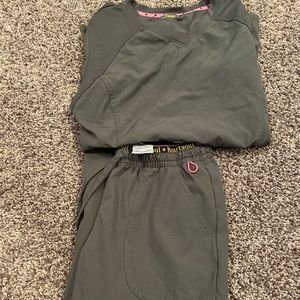 Scrubs size xs. Heart soul, very comfortable